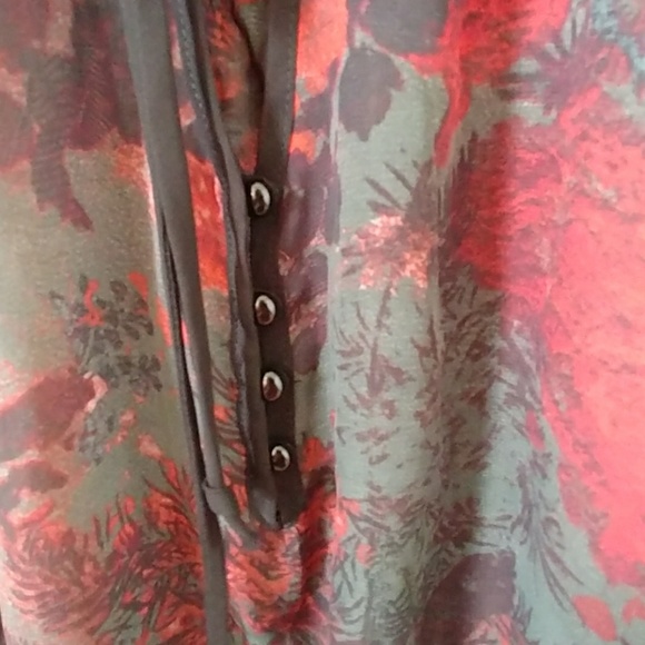 Lily Rose floral blouse - Picture 3 of 4